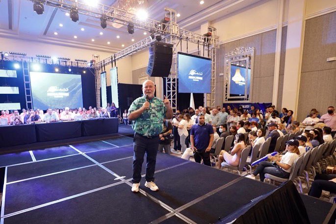 JohnnyMndez36's tweet photo. El @pnp_pr es el único instrumento de justicia social y desarrollo económico en la Isla. Lo hemos demostrado logrando hacerle justicia a los empleados públicos, a nuestra gente y continuaremos trabajando por ti y por nuestra Isla. #UnEquipo #JuntaEstatalPNP🌴 https://t.co/wXO3GeIUb8
