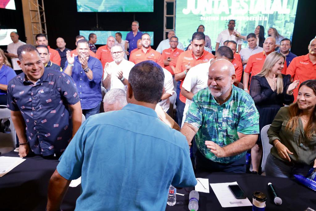 El <a href="/pnp_pr/">Partido Nuevo Progresista</a> es el único instrumento de justicia social y desarrollo económico en la Isla. Lo hemos demostrado logrando hacerle justicia a los empleados públicos, a nuestra gente y continuaremos trabajando por ti y por nuestra Isla. #UnEquipo #JuntaEstatalPNP🌴