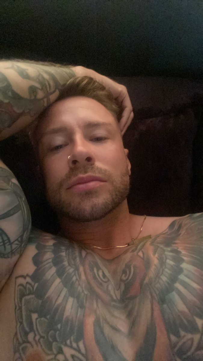 ONLYFANS MEN 💵 on Twitter: "perfect face // uncut cock @leroymover