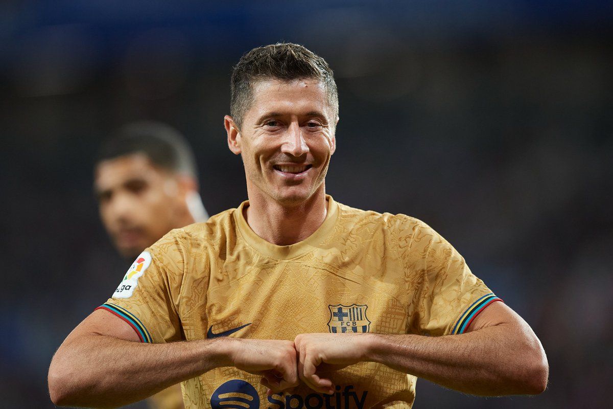 De Marke Sports On Twitter Pedri Lewandowski Fiziksel Olarak 20 Ya nda 