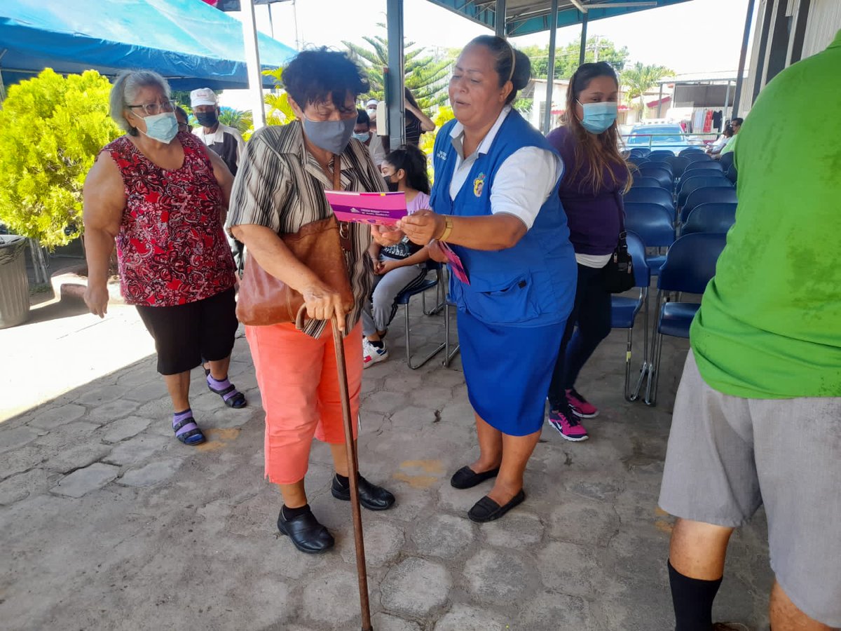 MifamManagua's tweet photo. #Managua │#DistritoTres
✅Continuamos divulgando la Cartilla Mujer👩🦰🌺, Derechos,Leyes⚖️yMecanismos de Denuncia para la Prevención del Femicidio🚫con👵👴Adultos Mayores pensionados, coordinado con la Delegación INSS Ricardo Morales Avilés
#Nicaragua #AmorALaVida #AmorALaFamilia https://t.co/Kjz5i94B6u