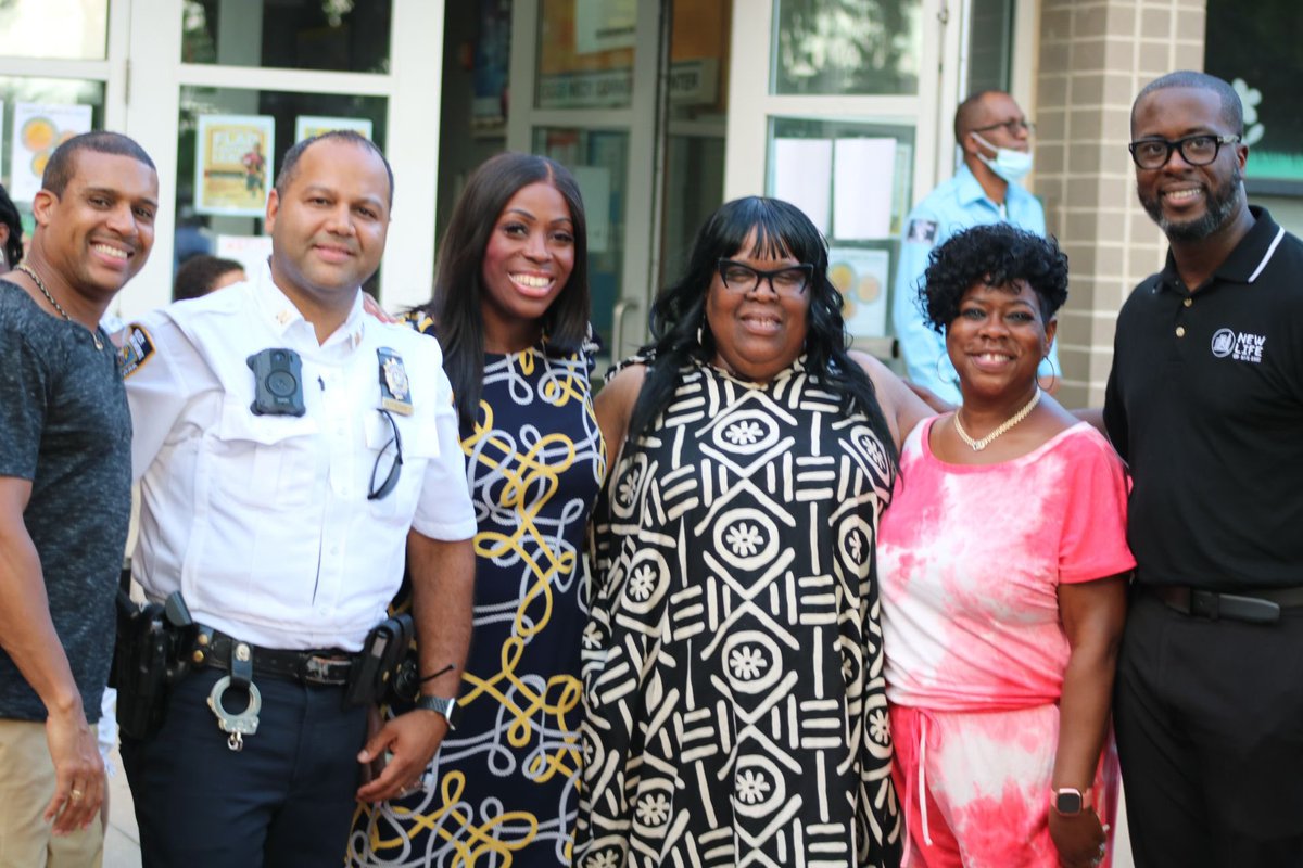 Monique49930804's tweet photo. Throggs Neck Family Day 2022                  Thank you for all the love ❤️ 💙 and support!!! https://t.co/z0EWsVlr9q