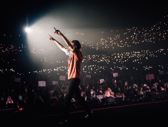 LHinchileupdate's tweet photo. Hola a todo el mundo! Somos L&amp;H en Chile y queremos mostrar lo que han sido los conciertos, interacciones, noticias o info de Louis y Harry con nuestro país, sígannos y activen notificaciones para más!✨🇨🇱❤️ https://t.co/p9ssAAGEV5