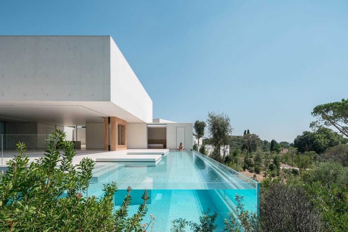 MariaKitchens's tweet photo. This photo makes it evident you're in for a treat looking through the photos of this #luxuryhome. #homestyle  https://t.co/jCrryfn0bj https://t.co/Dyn74VWcwW