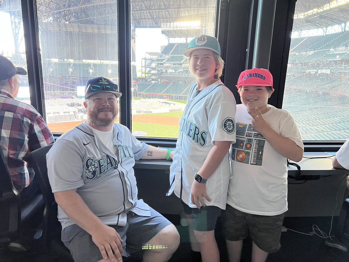 SallyStanfill's tweet photo. Thank you, @Mariners staff for a great tour! #PhotoDump
@SeaUsRise #WhereiRoot @RyanDivish #KyleSeager #DaveNiehaus https://t.co/uOdW21be5t