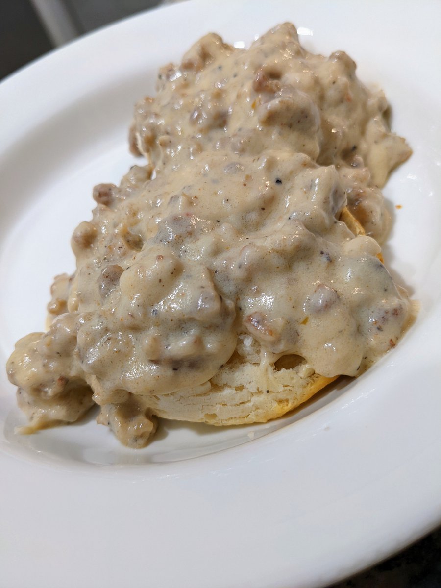 TD2timeMVP's tweet photo. Homemade biscuits and gravy by Rebecca earlier today. Ingredients from Harris Teeter. #rgli🍴 https://t.co/bNXT5Ba5hu