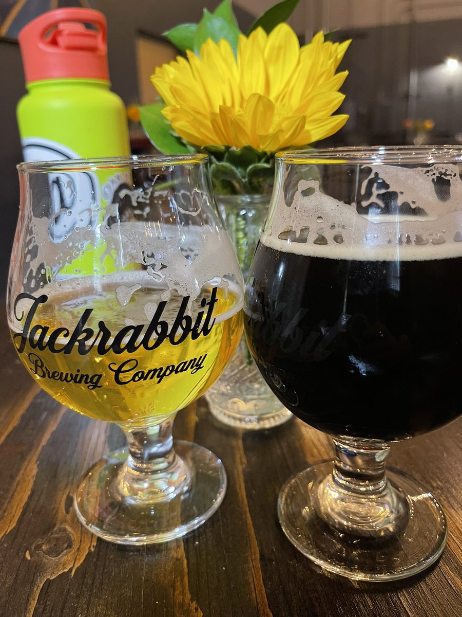 johnclarksideye's tweet photo. Cheers 🍻 #sundaydrinking @JackrabbitBeer https://t.co/rVuAc7OkQT