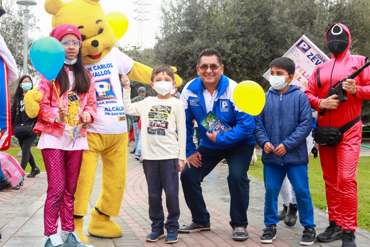 JuanCZevallos's tweet photo. Hoy estuvimos en el Pentagonito celebrando el Día del Niño. Con gran alegría compartimos con los pequeños de casa y tuvimos la oportunidad de conversar con nuestros vecinos.
💙🅿️🅿️💙
#ConJuanCarlosPodemos #HonestidadYExperiencia #MarcaLaP #JuanCarlosEsLaVoz https://t.co/L2I0Io6jdO