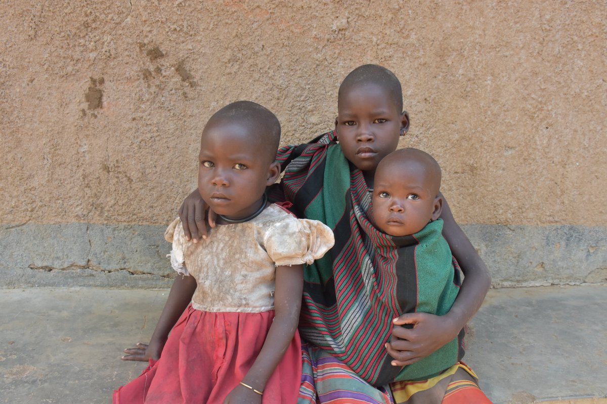 SaveAusNews's tweet photo. ICYMI: Natalina*, lives w/her mother &amp; younger sisters in Northeast #Uganda, where there is #drought and #hunger. Her siblings go to school with her in the hopes of being fed. "I'm used to being hungry, it has become an aspect of everyday life,” she said. #HelpFightFamine https://t.co/uptFAPb2Nn