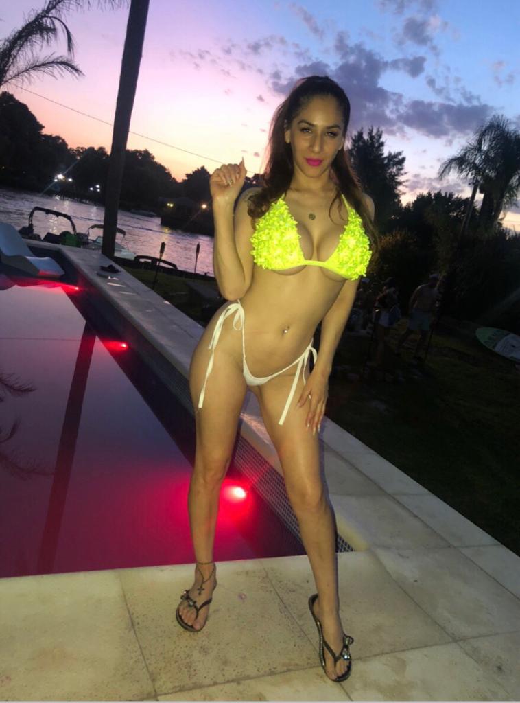 IvyFleyser's tweet photo. https://t.co/ccaW3HNToc me ayudas con un rt o like?  #cafecito #divasplay #IvyFleyser https://t.co/aSEHyJwx5y