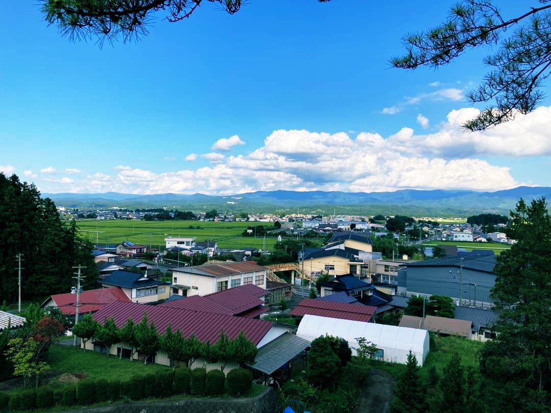 OSHUFANmsmsPJ's tweet photo. 秋に向けて、天気の良い日はまだまだ暑い日が続いていますね☀️
水沢区真城を通る国道4号線から真城が丘への階段を登ると、素敵な景色が見られます。
#奥州市FANましましプロジェクト
#奥州市 #水沢 #真城 #真城が丘 #OFMP #とっておきの場所 #景色 https://t.co/EpvFZq4xoM