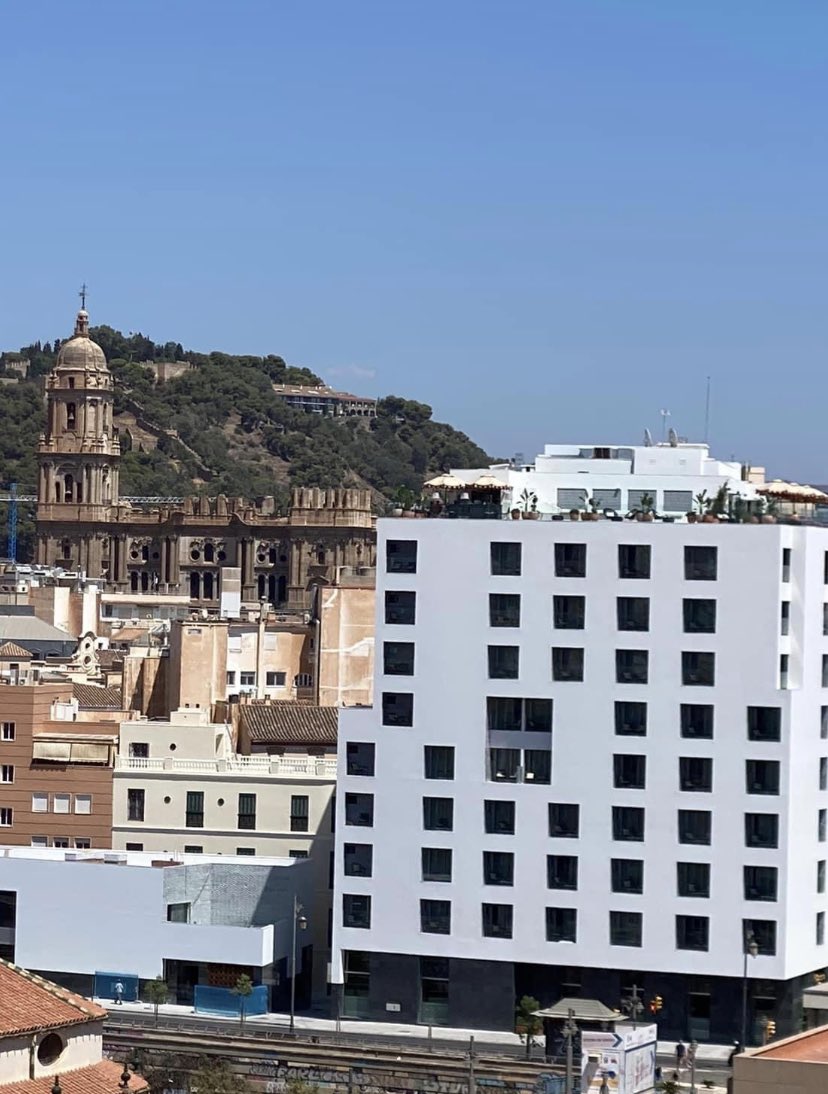 AscoMalaga's tweet photo. Gracias Paco por esta mierda #Malaga #FeriaMLG #FeriaDeMalaga https://t.co/LgRrwcQjgq