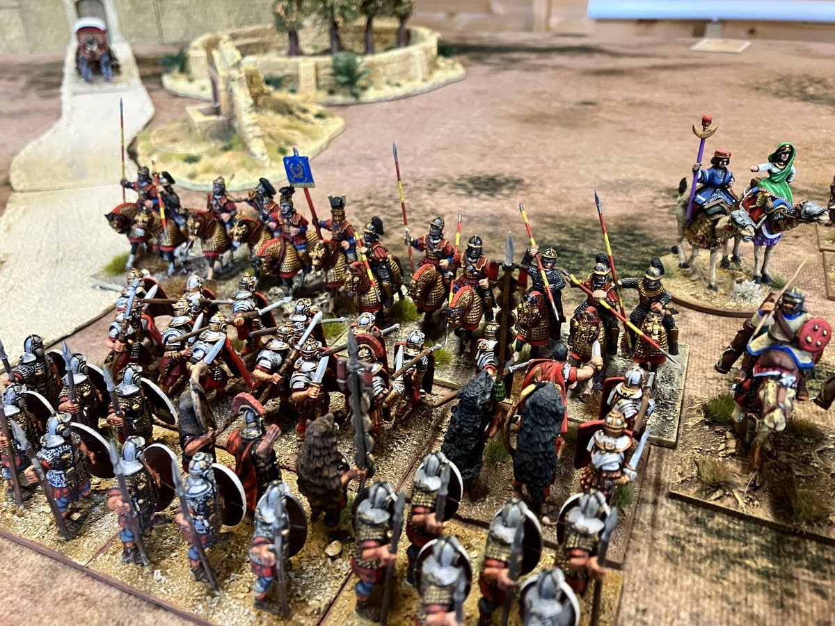gareth_lane's tweet photo. Severus’ Preatorians continued their march down the centre and came within charge range of the enemy. This was going to be an all mighty clash of steel.
#28mm #romancivilwar https://t.co/PSuQFobO18