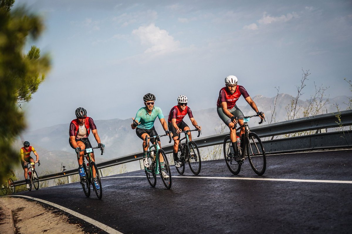 gfcontador's tweet photo. Inscríbete y consigue junto a tu dorsal uno de los últimos maillots disponibles de la @gfcontador. 
¡Te estamos esperando! 🙌
➡️ https://t.co/oRDqokDC3Y

#AlbertoContador #TotalEnergiesGFAlbertoContador #GranFondo #GFContador #valencia https://t.co/tLm5jpZzXf