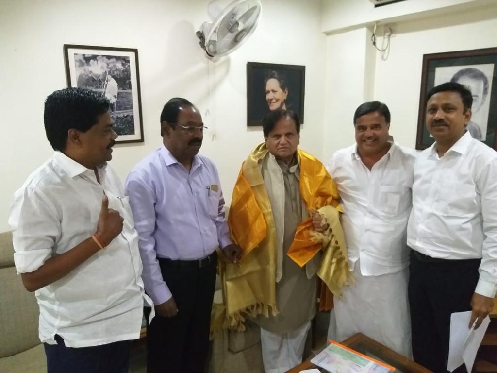 MdGulamCongress's tweet photo. Commemorating our lovable leader @ahmedpatel ji on his 73rd birth anniversary, he would remain in our hearts forever. @mfaisalpatel @priyankagandhi @RahulGandhi @MukulWasnik @INCIndia https://t.co/pVMMnEcBki