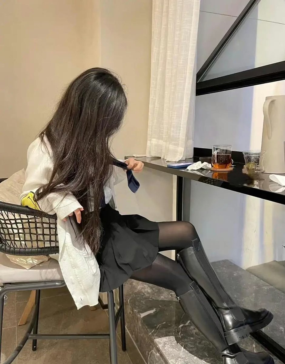 xiaoyeyee's tweet photo. 今天就小学妹一下吧 https://t.co/h32eEPGGl4