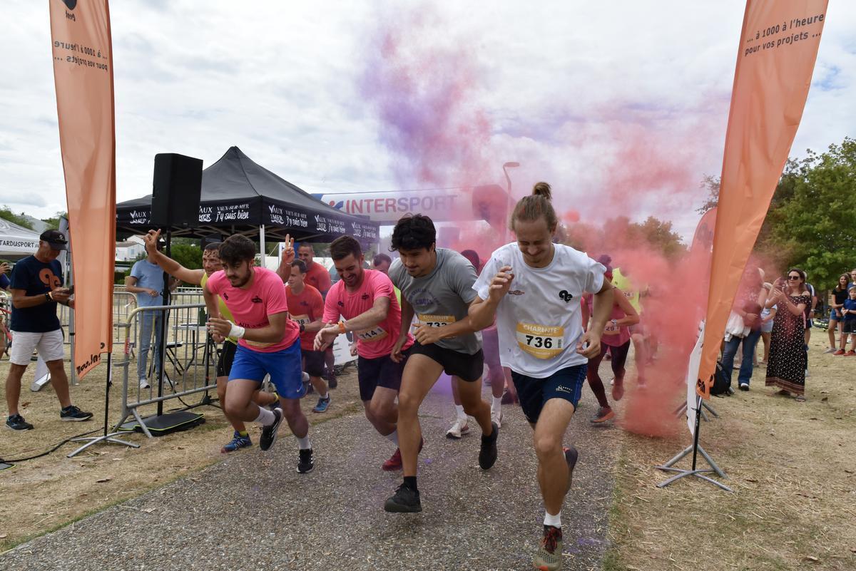 SO_LaRochelle's tweet photo. Vaux-sur-Mer : une course vraiment démentielle en photos https://t.co/9ATPppWviU https://t.co/HBp4B99eSw