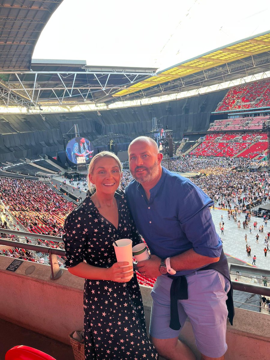 cleere13's tweet photo. Coldplay..  Wembley https://t.co/VsZTysaV8q