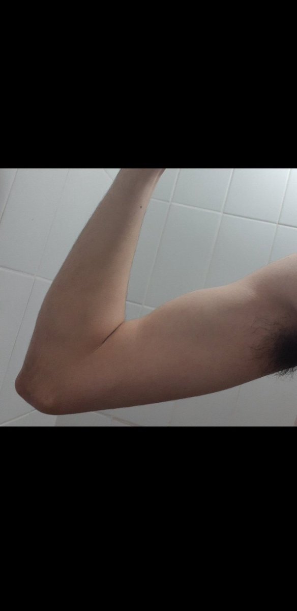AnkanNijar's tweet photo. @NotLizBrody You showing off on a skinny got? My arms are skinny and i cant lift myself. Training doesnt help and im frustrated with this shit https://t.co/p0hfNrkp4D