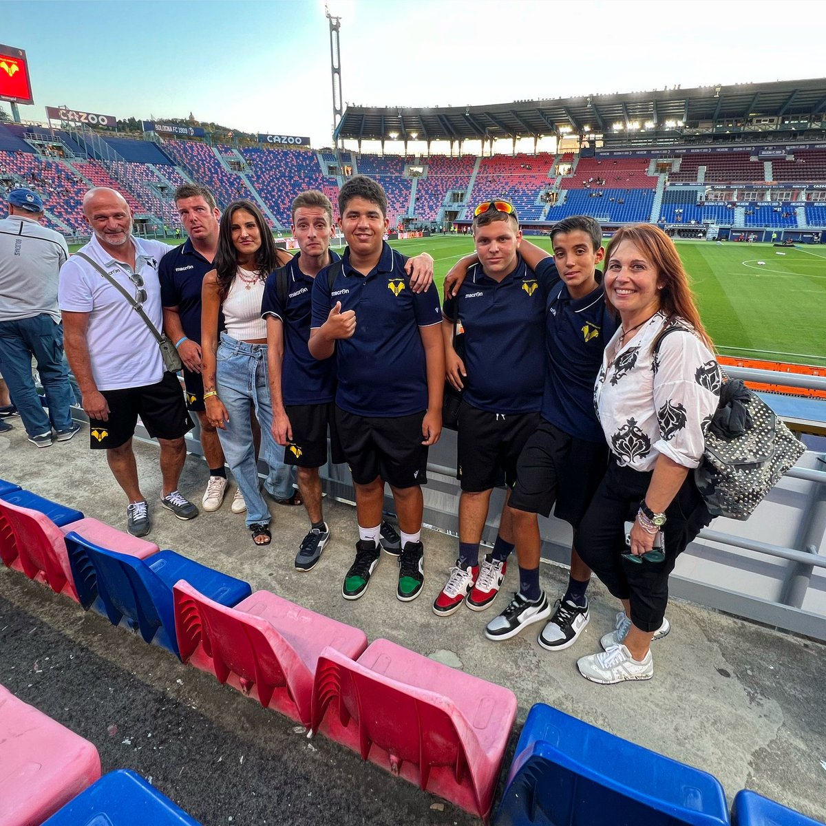 Gli #HV4Special, la nostra squadra paralimpica, sono al Dall’Ara pronti a tifare gialloblù assieme al presidente Elena #Setti 🥰💛💙

Grazie al supporto logistico di <a href="/ItaliaPmg/">PMG Italia</a> e alla collaborazione del @BfcOfficialPage! 

#HVFoundation #BolognaVerona #HVFC