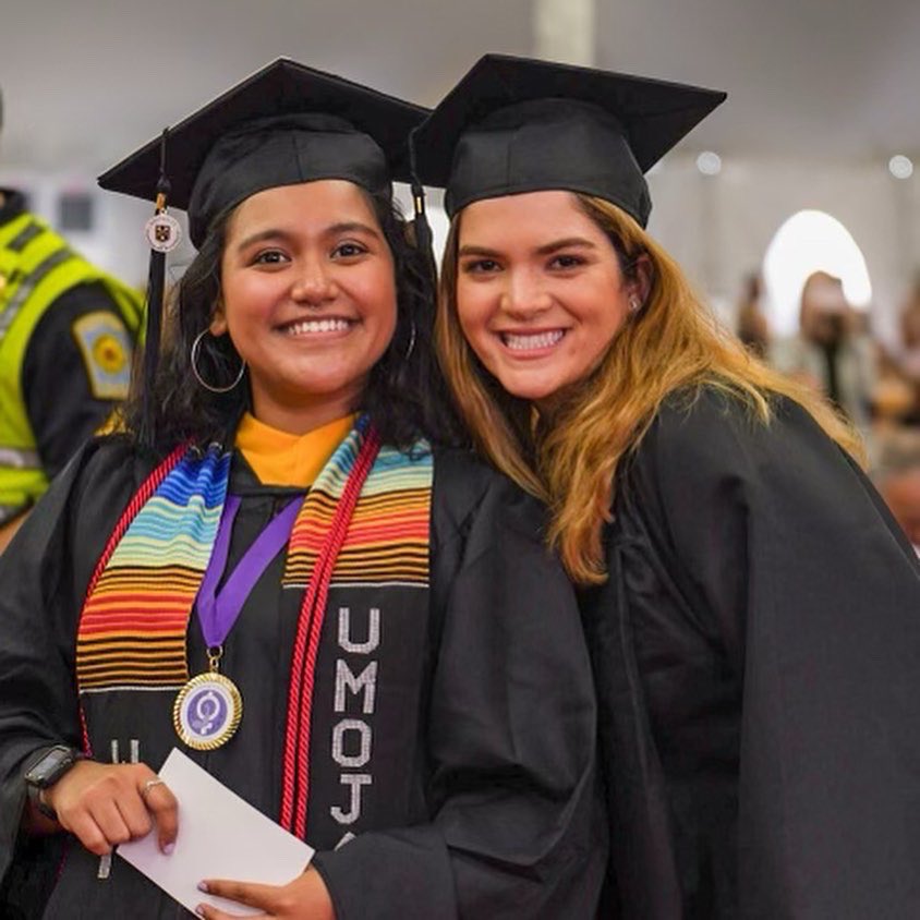 wentworthinst's tweet photo. All smiles from our #GraduWITs this morning! ππ
#WentworthInstituteofTechnology #WIT2022 https://t.co/q1XMeRcZ2b