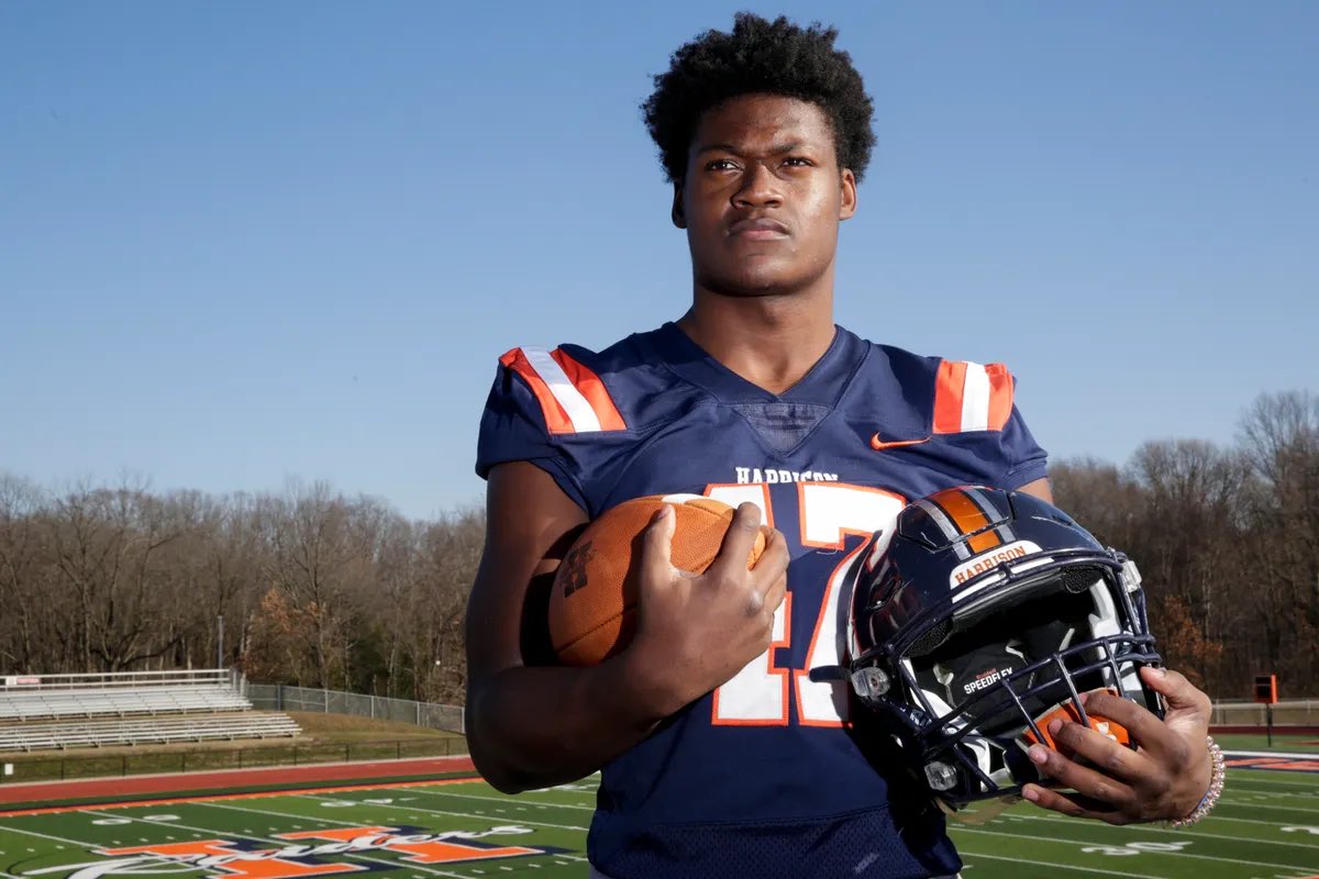 RaiderUpdates's tweet photo. Raider nation - when you hit your knees tonight, please say an extra prayer for this young man! Let Omarion feel the love! 💙🧡💙🧡 https://t.co/OiZBWoMQjZ