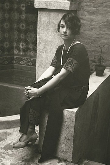 BSPLibrary's tweet image. "That would be a good thing for them to cut on my tombstone: Wherever she went, including here, it was against her better judgment." ~ Dorothy Parker. The poet and irrepressible wit was born #OTD in 1893. #Birthday hoopladigital.com/artist/7528742