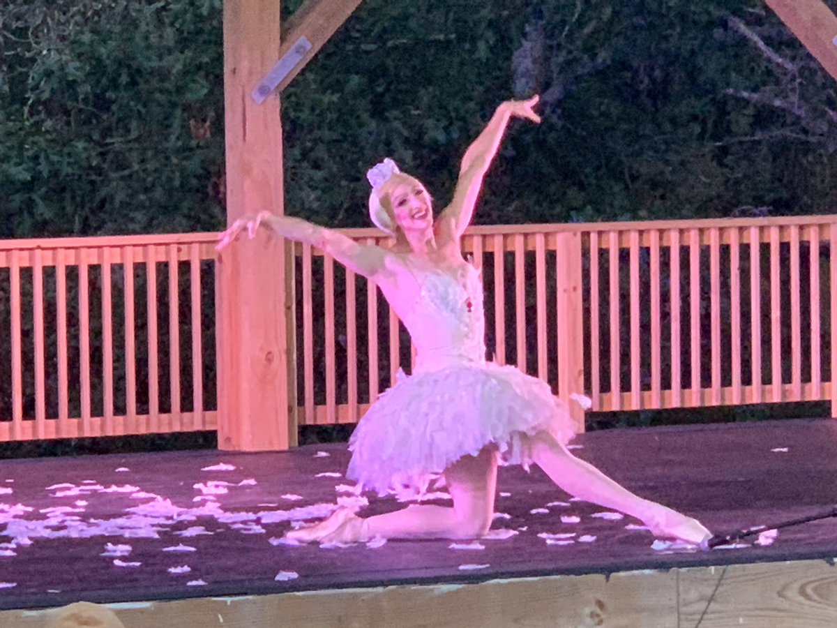 CastleHillTruro's tweet photo. The Provincetown Dance Festival! One more weekend! Friday August 26 &amp; 27 get tickets! https://t.co/2D4jeOlMvA https://t.co/Hct7tC5DDU