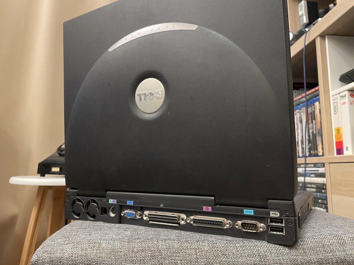 penasarajarvi's tweet photo. That's true, kids. Logos were upside down, machines had various ports for different things, and there were even some crazy laptops that could get CPU, memory, hard drive and Wifi upgrades by just lifting its keyboard up... https://t.co/NoKgNDA1Xj