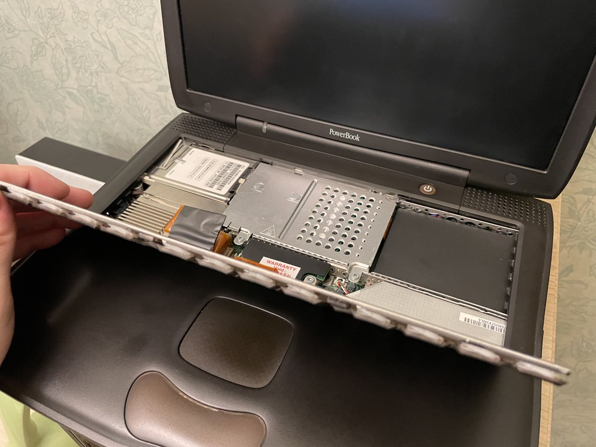 penasarajarvi's tweet photo. That's true, kids. Logos were upside down, machines had various ports for different things, and there were even some crazy laptops that could get CPU, memory, hard drive and Wifi upgrades by just lifting its keyboard up... https://t.co/NoKgNDA1Xj