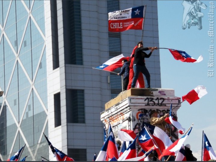 HernnHidalgo's tweet photo. @plaza_dignidad 

Con cual bandera se ve más bonita Plaza Italia?

RT= Bandera Chilena
FAV= Bandera de la CAM https://t.co/WNm3wIRnqw