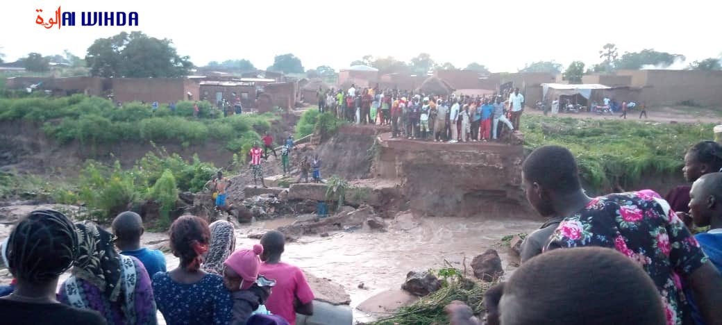 alwihdainfo's tweet photo. 🇹🇩 #Tchad : une grosse pluie a fait d’énormes dégâts à Pala ce dimanche en fin d’après-midi. Bilan : des maisons écroulées et englouties, des ponts cassés et un enfant décédé. https://t.co/GHXuB0z0rI
