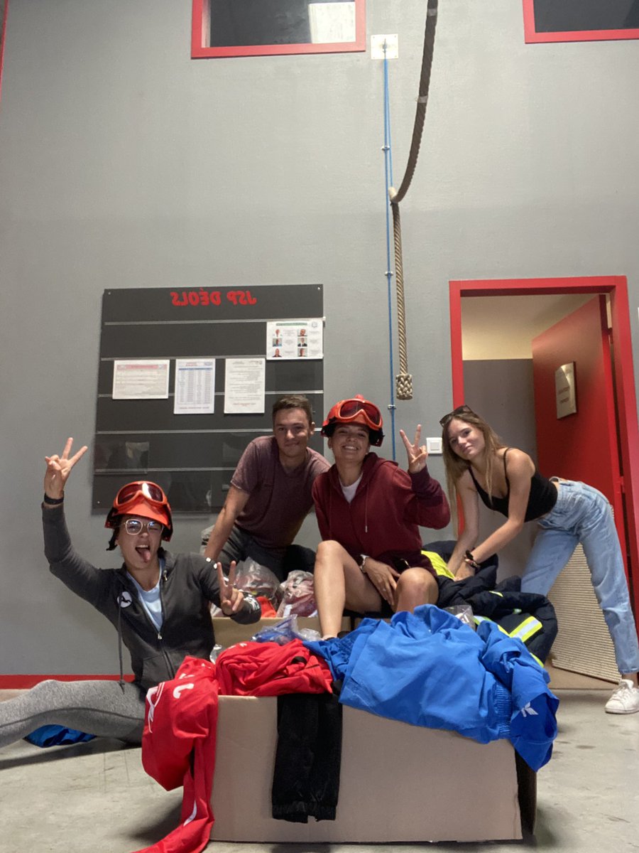 JDeols's tweet photo. C’est bientôt la rentrée 🔥 
Ce week-end, c’est déroulé une partie cachée de l’organisation. Nos 2 responsables ainsi que 2 animateurs se sont attaqués à l’habillement de nos jeunes. Une après midi chargée mais toujours dans la bonne humeur 
RDV le 3/09/22 🚨 https://t.co/pIZzQIsH08