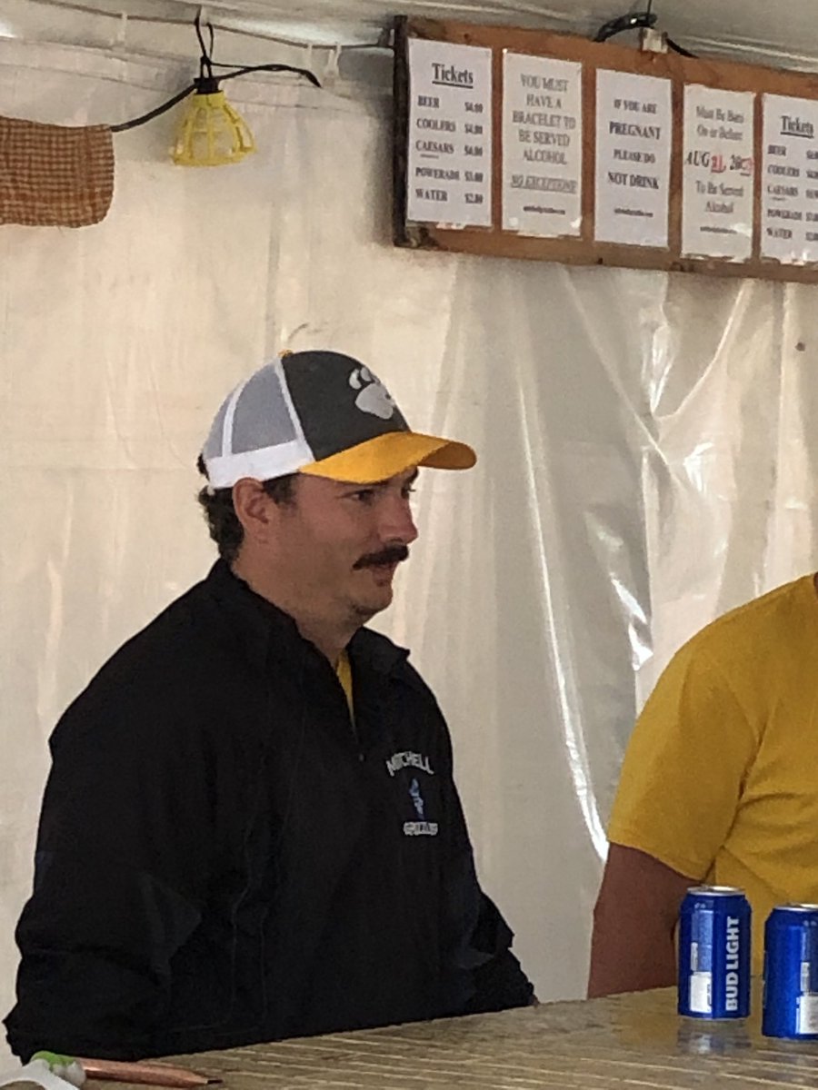 GrizzlySloPitch's tweet photo. Tom Selleck is now playing for the Grizzlies https://t.co/vBajoWOexD
