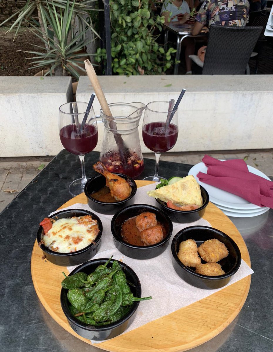 iamkazzbee's tweet photo. #majorca #Spain #summerholidays #tapas #sangria #oldtown https://t.co/W5ICU4bbut