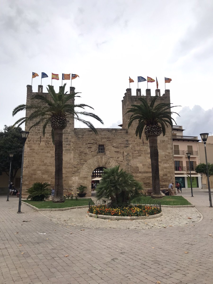 iamkazzbee's tweet photo. #majorca #Spain #summerholidays #tapas #sangria #oldtown https://t.co/W5ICU4bbut