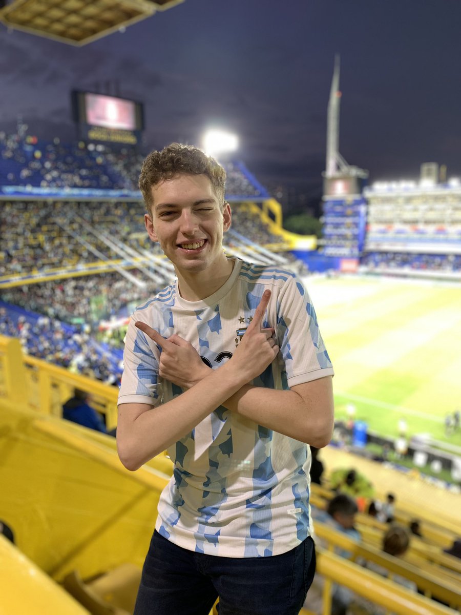 Que preferis?

Like: Charla de fútbol con Davo
Rt: Una noche con Emilia