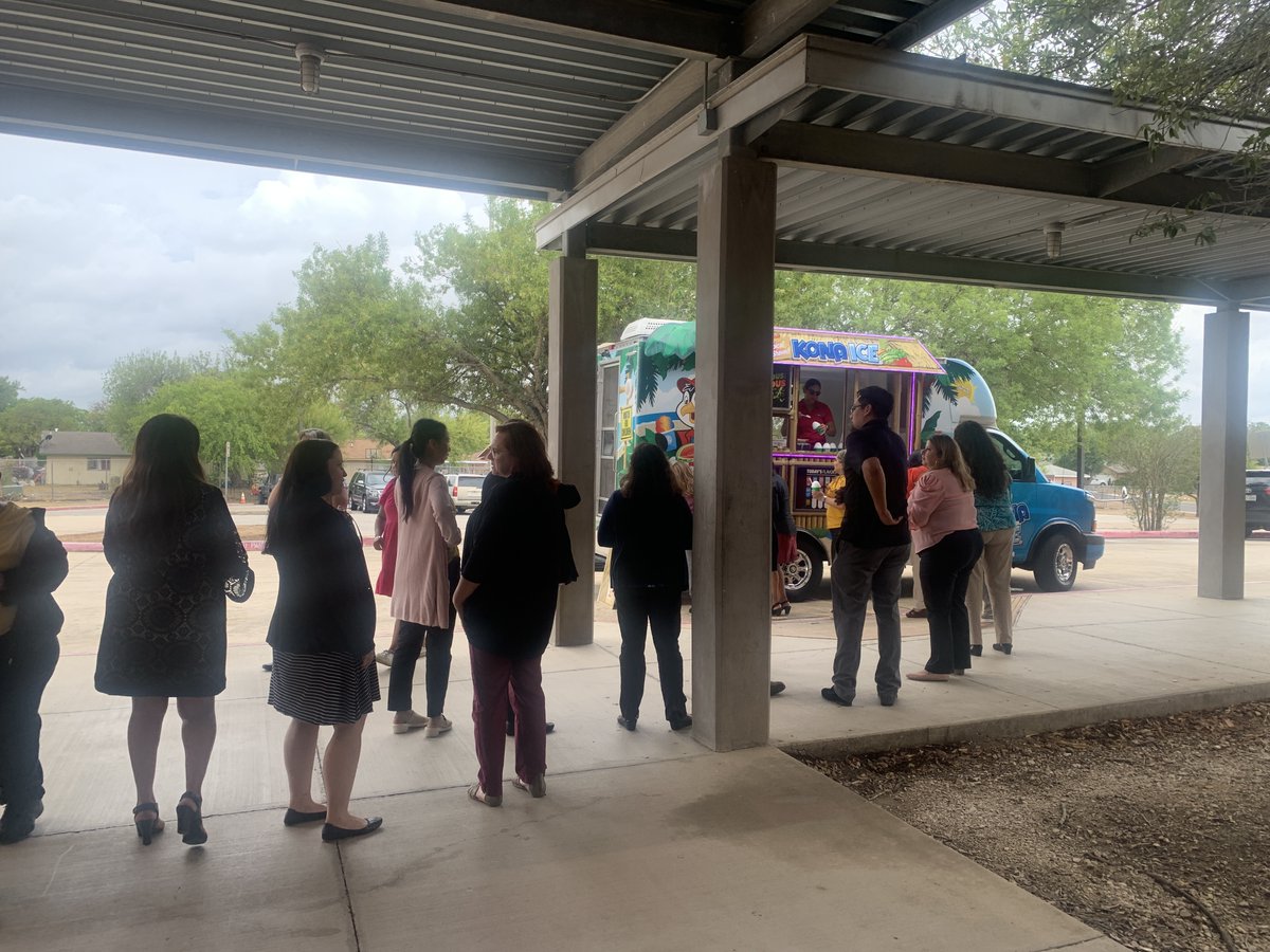 swisd_she's tweet photo. Our Teachers and Staff had a busy week! This past week was about learning, team building, problem solving, social emotional learning, collaborating, and taking care of ourselves and each other. We look forward to an AMAZING YEAR! #RootEdSkyHarbour #weareswbychoice #escregion20 https://t.co/Wpm7im3Zam