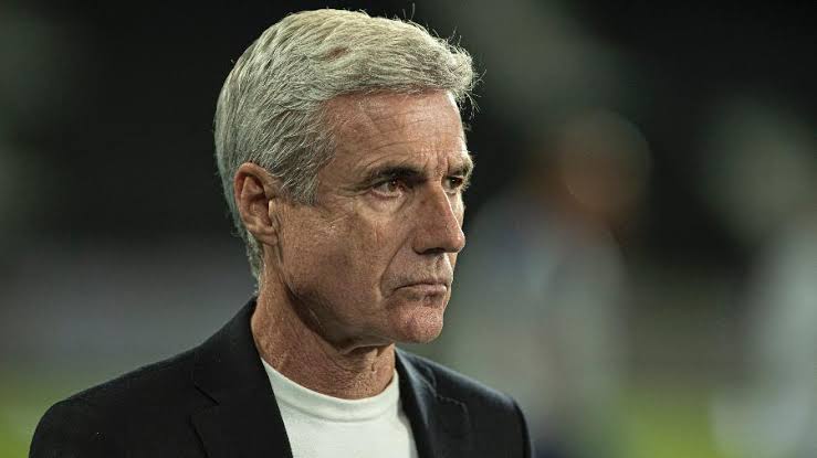 EspacoGlorioso's tweet image. O que mais me deixa puto é a arrogância do Luís Castro nas respostas
Botafogo está se aproximando da zona de rebaixamento, a resposta:

"Eu olho para cima, continuamos olhando para cima. Vão me desculpar, mas minha equipe não olha para baixo"

Enquanto isso a torcida em desespero