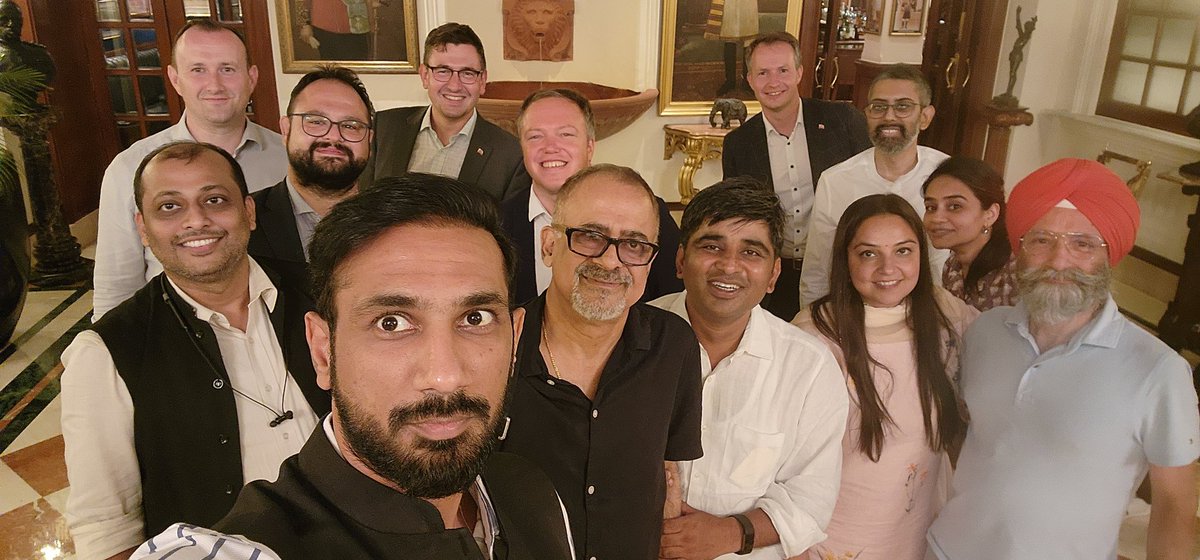 DrGirishKumarr's tweet photo. There is always a Selfie time after any meeting ,
Here's some with German Delegation today ☺️
@mariovoigt #CDU
@andreasbuehl
@pandey_amrish
@CharuPragya
@astiksinha
@KASonline
#KASYP https://t.co/QrVw3WcBrW