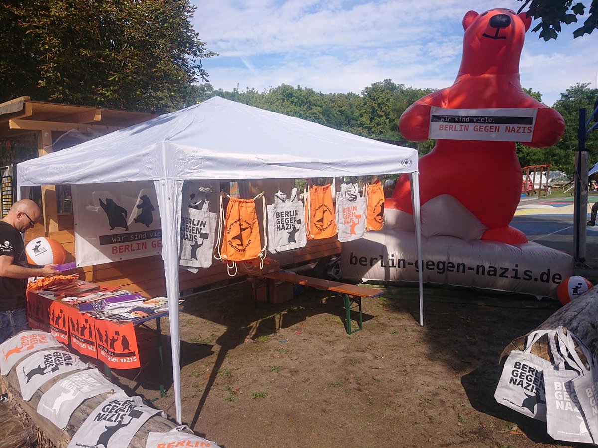 BerlingegenNazi's tweet photo. Heute waren wir im @Mellow_Park beim #MellowJam und haben viele nette Menschen getroffen und ausgestattet. Wichtiger Ort in #Köpenick! #KeinPlatzfürNazis #wirsindviele 1/2 https://t.co/p5N6nwR4Hl