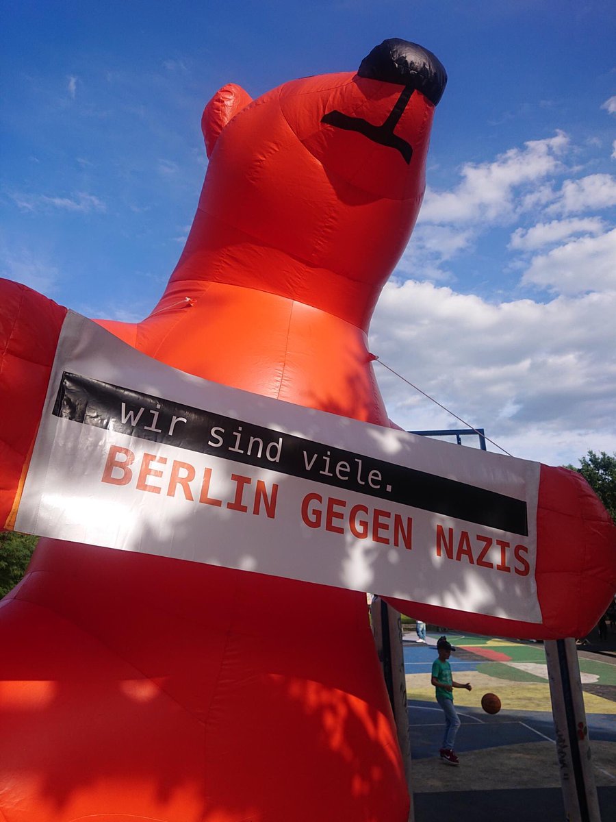 BerlingegenNazi's tweet photo. Heute waren wir im @Mellow_Park beim #MellowJam und haben viele nette Menschen getroffen und ausgestattet. Wichtiger Ort in #Köpenick! #KeinPlatzfürNazis #wirsindviele 1/2 https://t.co/p5N6nwR4Hl
