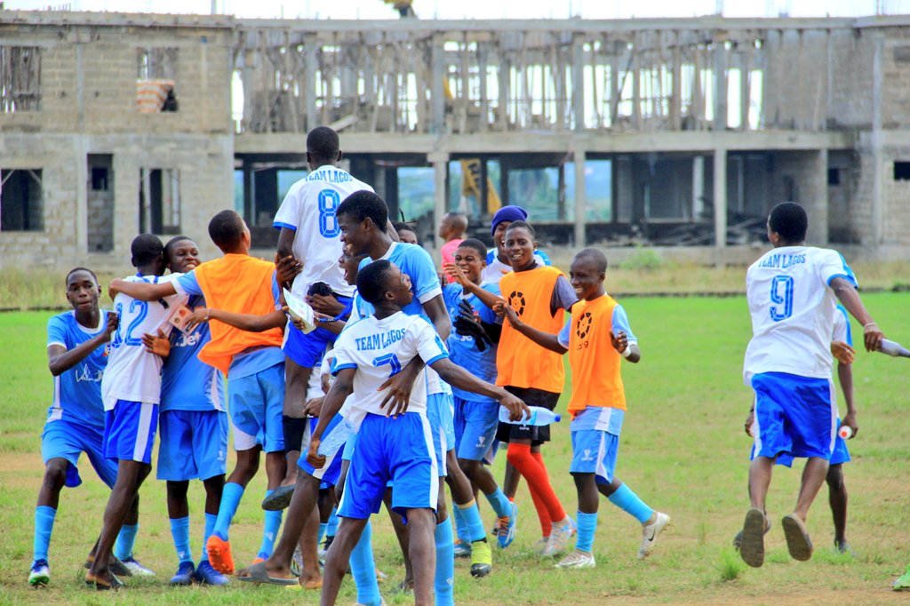 OlaiyaAzeezLaw1's tweet photo. FULL TIME:
Remo Stars 1-0 Team Osun.
Remo Stars Are Champions Of Maiden Taiwo Ogunjobi U15 Memorial Cup.
Congratulations to the Young Lads.
#REMOSU
#OgunjobiMemorialCup22Final https://t.co/UCvUR7IAmt