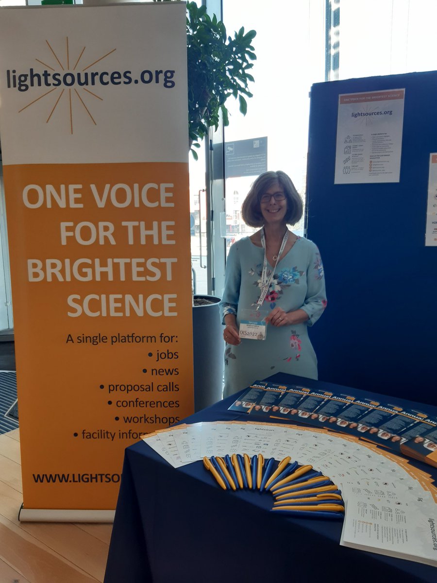 lightsources's tweet photo. Great evening with delegates, speakers & the @DiamondLightSou organising team at #IXS2022! The International Conference for #InelasticXrayScattering is underway in #Oxford😃 As one of the event sponsors, we are looking forward to a week of #WorldChangingScience discussions https://t.co/52LwzOrWW1