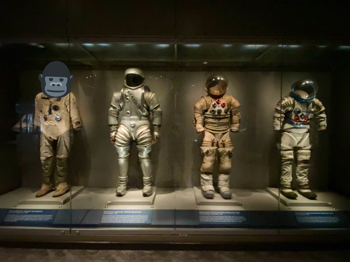 LivingIn3D's tweet photo. Which suit will you choose for tomorrow?? #APE #AMCDividend  #AMC #LFGAMC 🦍💪🏽🚀🪐 https://t.co/tAu9Xm0HYn