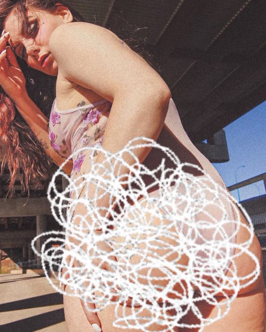 Anybody wanna see the uncensored version? 💜 https://t.co/4YNrhpscwD