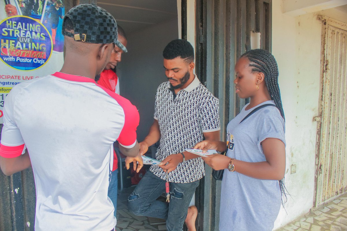 trashusers_NG's tweet photo. Memories from our just-concluded #recycling awareness and community sensitisation + cleanup. They say a picture is worth a thousand words, these ones are worth a fortune.
The message is simple: Give us your #waste and #getpaid for we are #Trashusers. 💪
/a https://t.co/bhGY6kRkOM