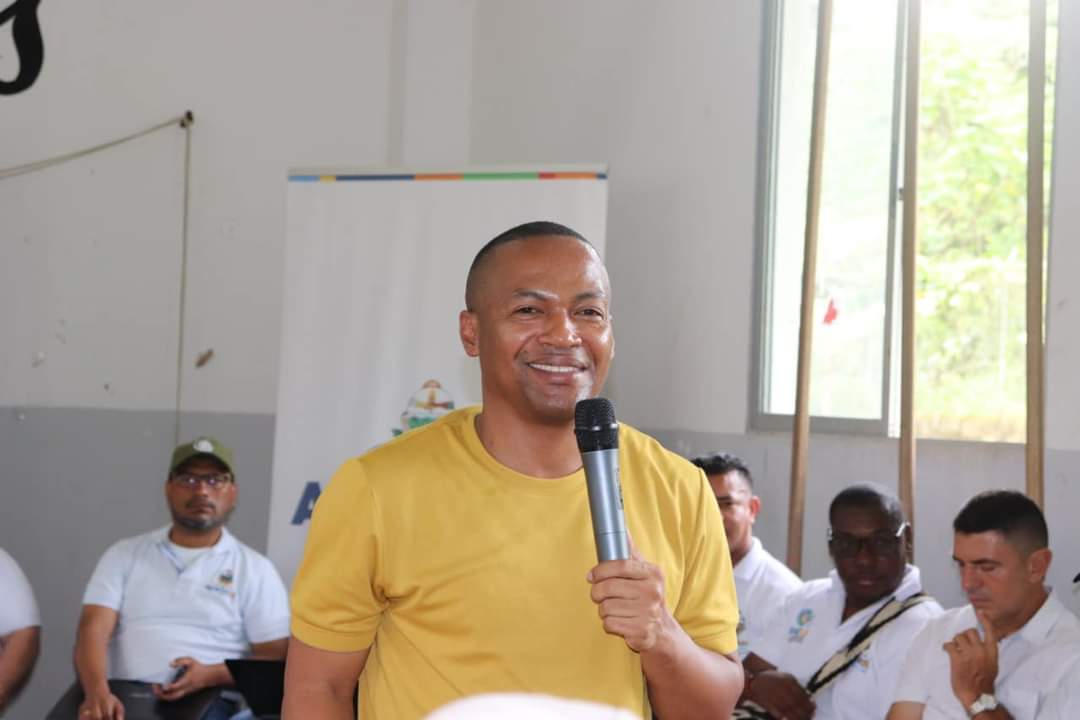 felipecanizalez's tweet photo. En San José de Apartadó, construimos colectivamente.

Productiva jornada de trabajo con líderes de las 32 veredas de San José de Apartadó. 

Sigan este 🧵 https://t.co/rMvlEC1AkA