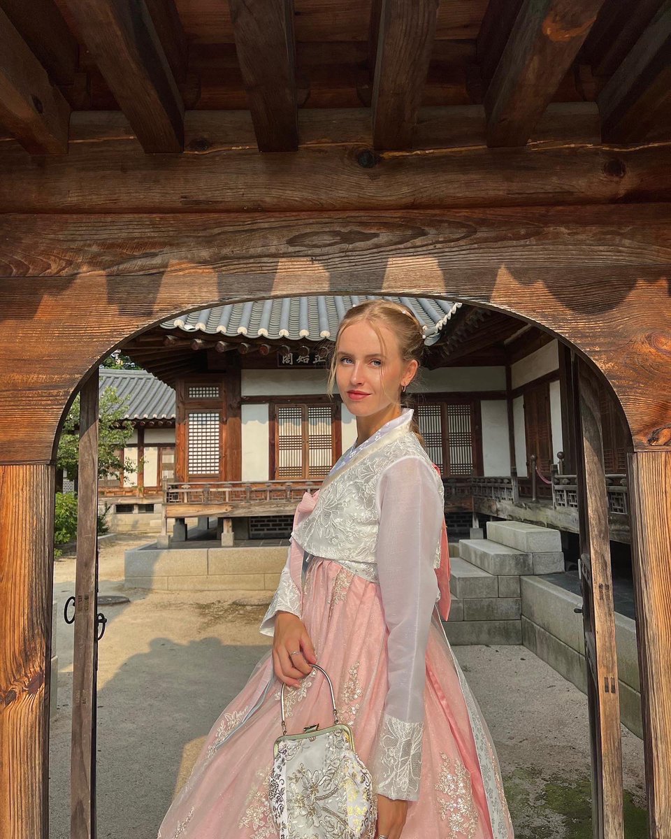 marmeyr's tweet photo. Je suis en Corée 🥹🪷 #Korea https://t.co/LBm9KIktXX