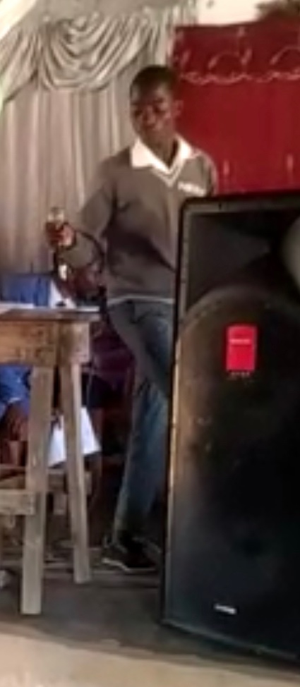 Our newly elected Head Prefect Christopher (Form 3) gave an inspiring farewell speech to the graduating form 4s. Some of the words, “Thank you for setting a good example. We will miss you. Your success will be our pride. Be our ambassadors wherever you go.”